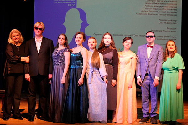 Артисты проекта «Дважды необыкновенные» выступят 1 апреля перед москвичами с программой «Смех — это жизнь»