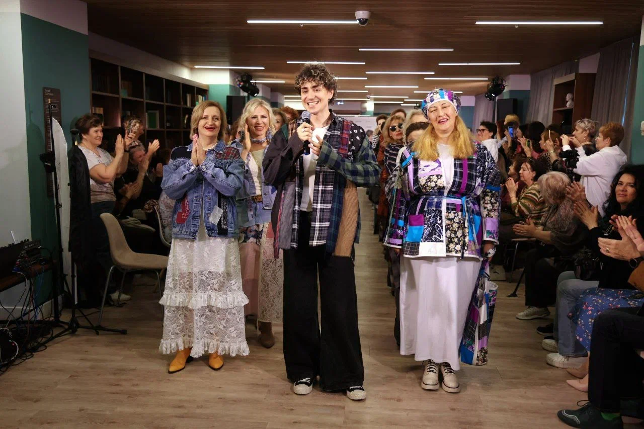 «Феномен моды»: победитель конкурса грантов «Москва — добрый город» провел модный показ с участием москвичей старшего возраста